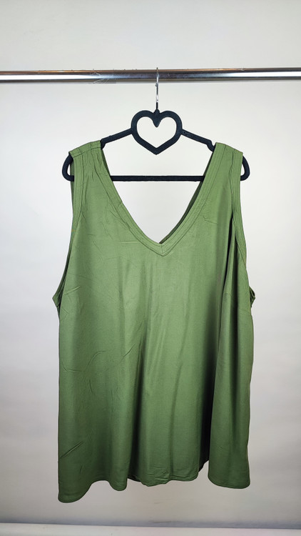 تاپ زنانه سایز بزرگ برند تورید (Torrid) رنگ سبز زیتونی جنس ریون اورجینال مناسب استایل کژوال