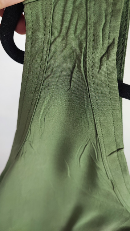 تاپ زنانه سایز بزرگ برند تورید (Torrid) رنگ سبز زیتونی جنس ریون اورجینال مناسب استایل کژوال