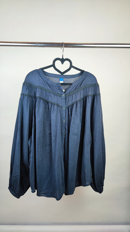 شومیز زنانه استوک اروپایی برند اولد نیوی (Old Navy) سرمهای تیره سایز بزرگ با تزیینات گیپور