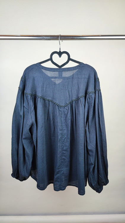 شومیز زنانه استوک اروپایی برند اولد نیوی (Old Navy) سرمهای تیره سایز بزرگ با تزیینات گیپور