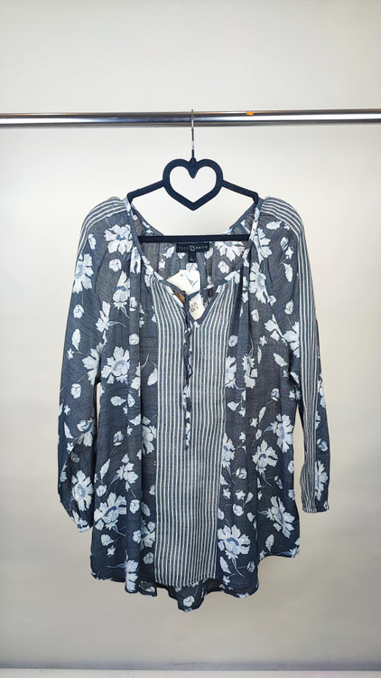 شومیز زنانه استوک خارجی برند فرد دیوید رنگ طوسی زغالی با ترکیب طرح گل و راه راه عمودیشومیز زنانه استوک خارجی برند فرد دیوید رنگ طوسی زغالی با ترکیب طرح گل و راه راه عمودیشومیز زنانه استوک خارجی برند فرد دیوید رنگ طوسی زغالی با ترکیب طرح گل و راه راه عمودیش