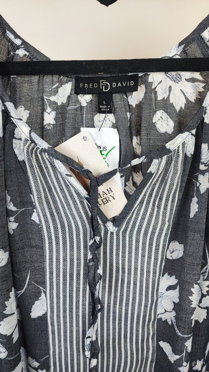 شومیز زنانه استوک خارجی برند فرد دیوید رنگ طوسی زغالی با ترکیب طرح گل و راه راه عمودی