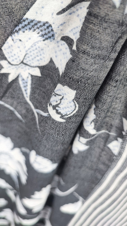 شومیز زنانه استوک خارجی برند فرد دیوید رنگ طوسی زغالی با ترکیب طرح گل و راه راه عمودی