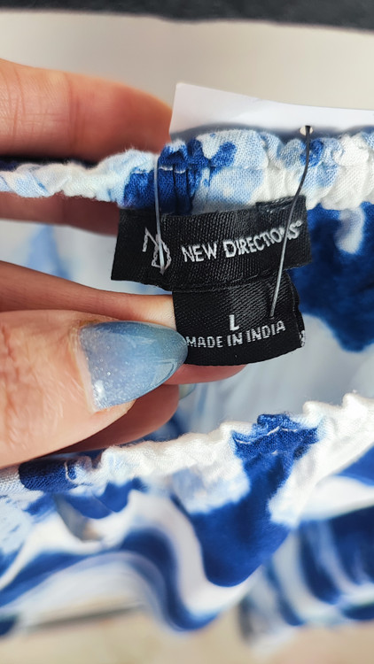 شومیز زنانه نخی ریون برند نیو دایرکشنز طرح ابروبادی آبی و سفید وارداتی سایز بزرگ مناسب استایل کژوال