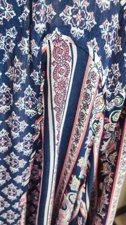 شومیز زنانه سایز بزرگ برند کاتو CATO طرحدار سرمهای کد 2261 وارداتی استوک اروپایی