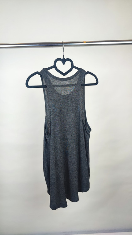 تاپ زنانه استوک وارداتی مارک Peaceful Warrior رنگ طوسی تیره با طرح چاپی سنتی مناسب یوگا و راحتی