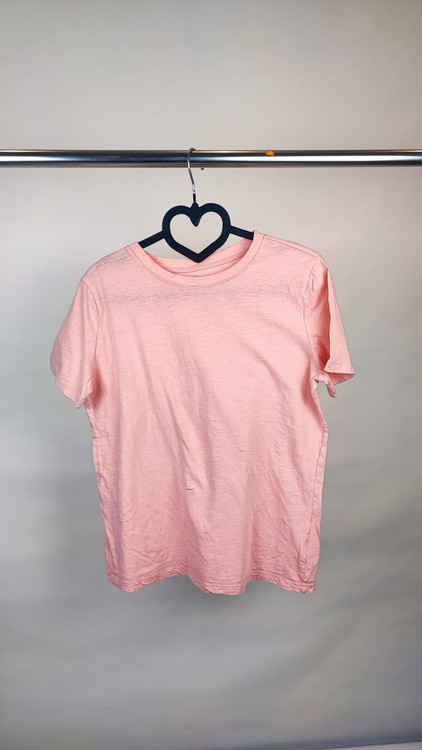 تیشرت زنانه صورتی ملایم برند a.n.a جنس پنبهای وارداتی استوک سایز ۳۸ مناسب استایل روزمره