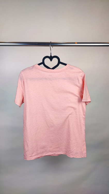 تیشرت زنانه صورتی ملایم برند a.n.a جنس پنبهای وارداتی استوک سایز ۳۸ مناسب استایل روزمره