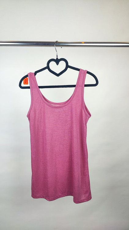 تاپ زنانه استوک وارداتی برند maurices رنگ زرشکی کد 2 با تزئینات پولکدوزی سایز 38.40