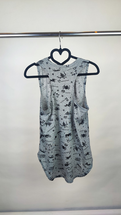 تاپ زنانه استوک برند مدرن لوکس رنگ خاکستری طرحدار مدل بدون آستین مناسب استایل روزمره