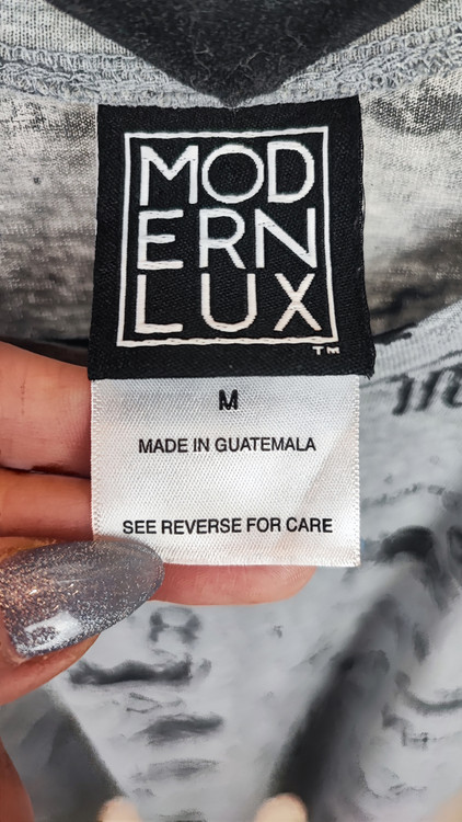 تاپ زنانه استوک برند مدرن لوکس رنگ خاکستری طرحدار مدل بدون آستین مناسب استایل روزمره