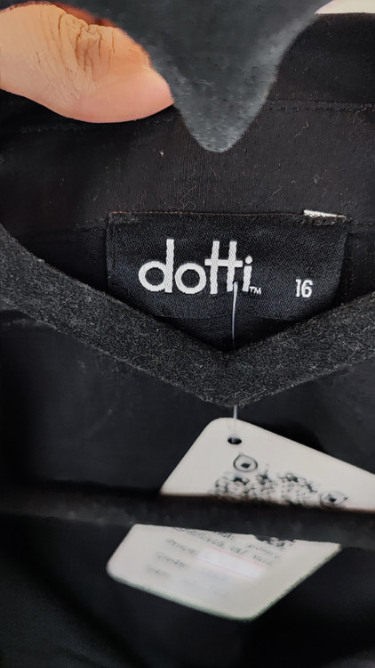 شومیز زنانه مشکی سایز بزرگ برند Dotti استوک وارداتی کد ۱۹۶۳ جنس ۱۰۰٪ پنبه