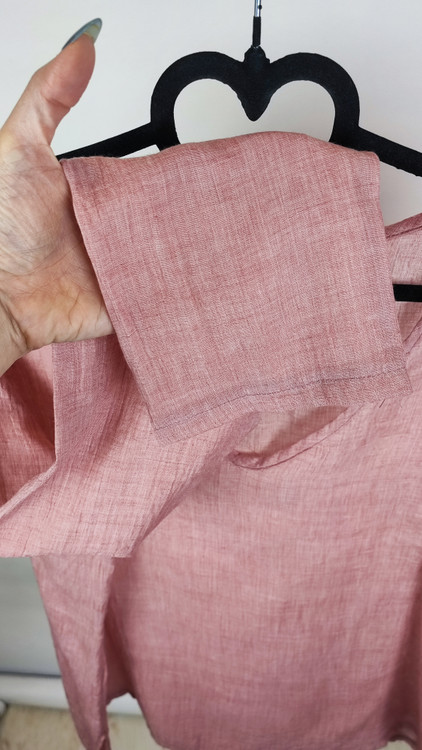 شومیز آستین بلند زنانه استوک مارک MISS LOOK رنگ کالباسی ملایم سایز بزرگ مناسب استایل روزمره