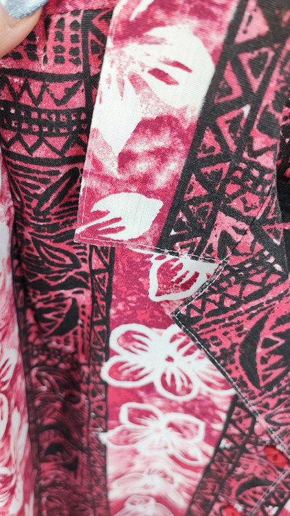 شومیز زنانه سایز بزرگ استوک وارداتی برند Tapestry طرح گلدار قرمز و مشکی مدل هاوایی