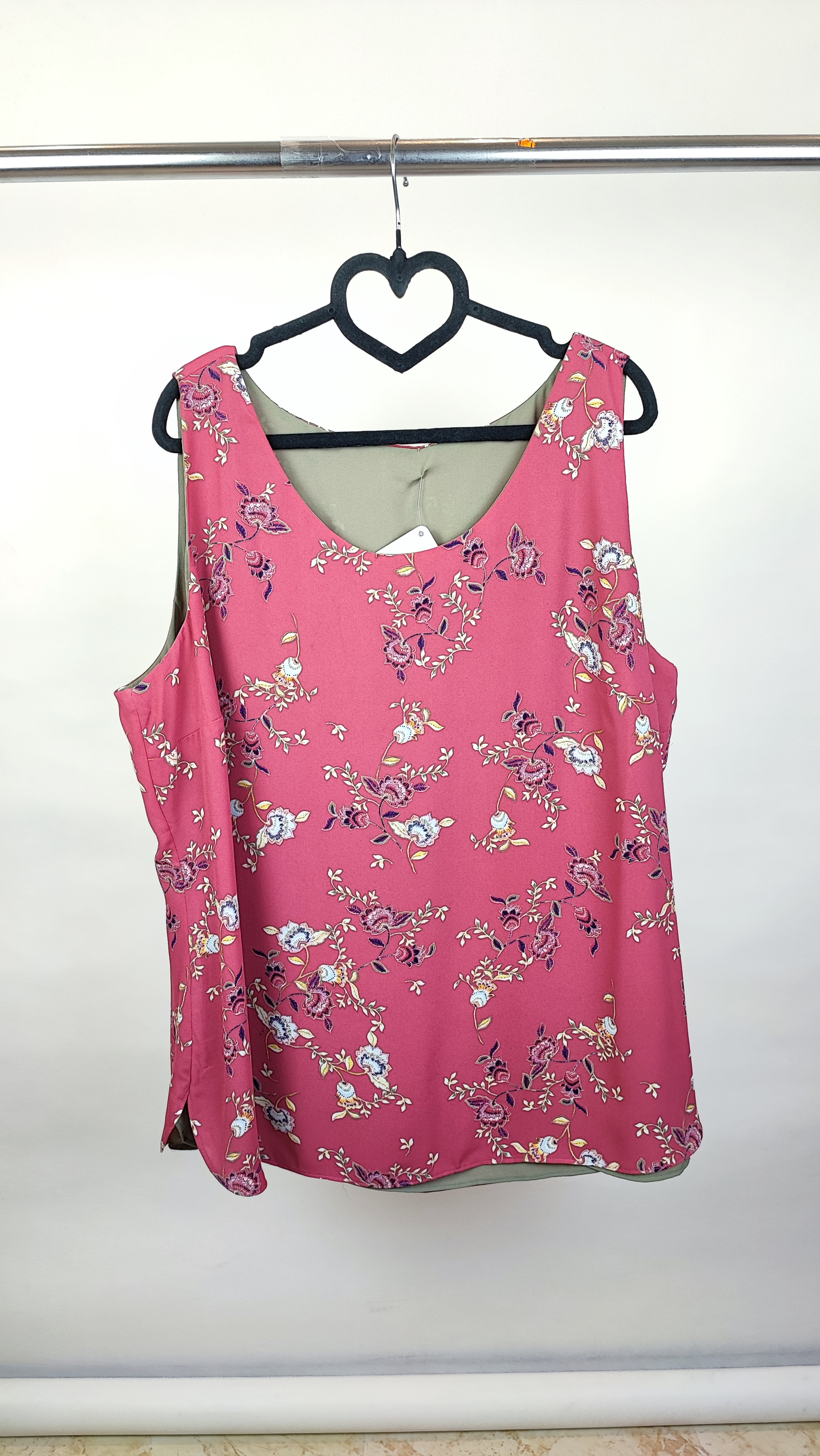 تاپ زنانه سایز بزرگ برند خارجی کد 2007 رنگ سرخابی گلدار مناسب استایل تابستانی و زیر کت