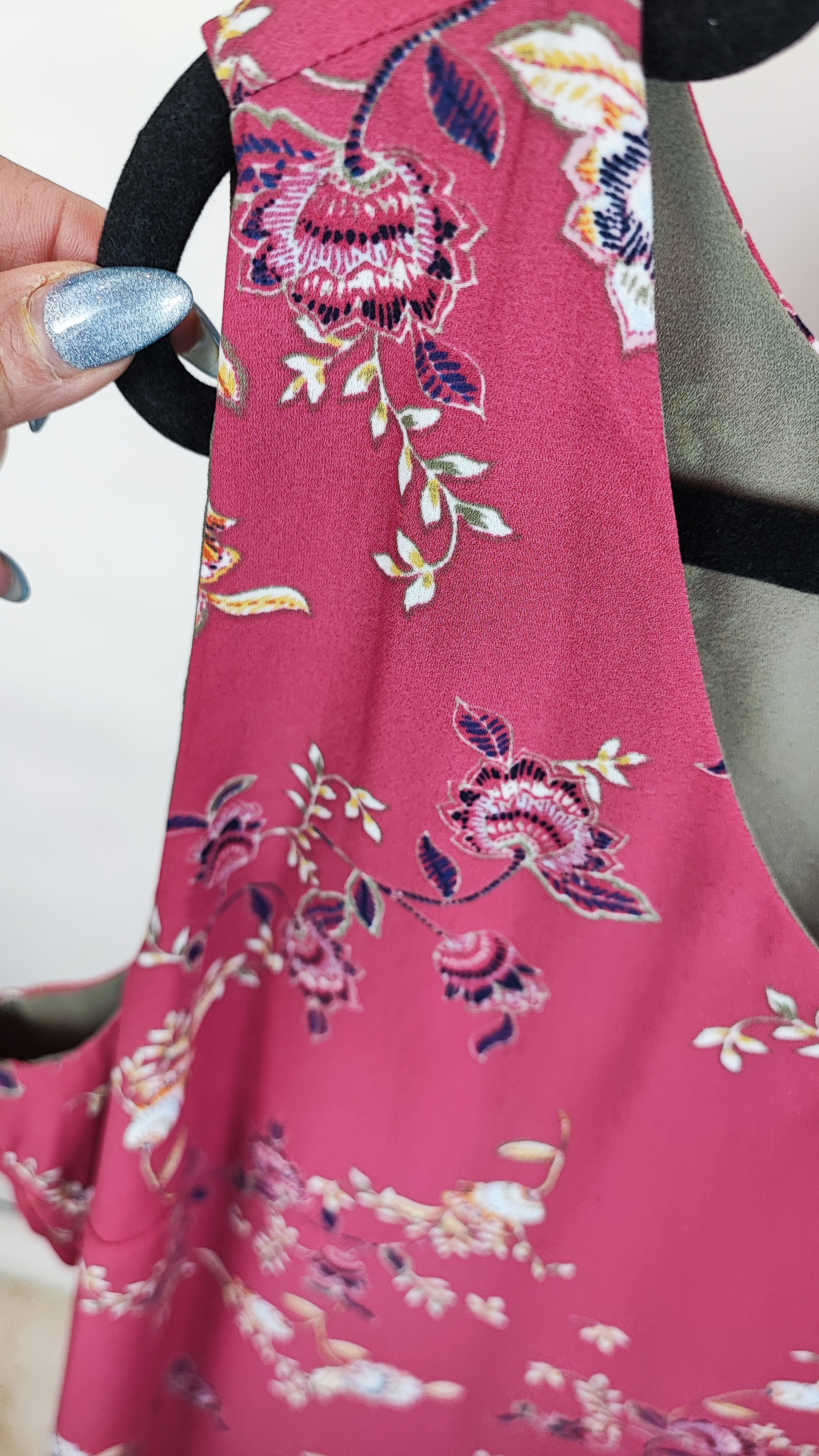 تاپ زنانه سایز بزرگ برند خارجی کد 2007 رنگ سرخابی گلدار مناسب استایل تابستانی و زیر کت