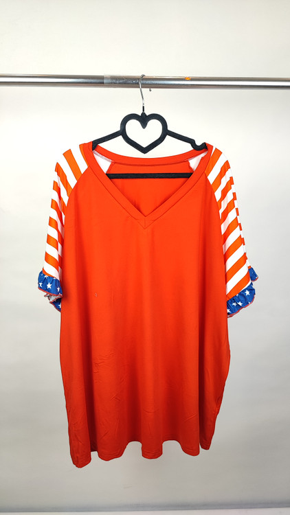 تیشرت زنانه سایز بزرگ برند شین رنگ قرمز با آستین راه راه استوک وارداتی مناسب استایل کژوال