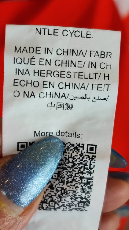 تیشرت زنانه سایز بزرگ برند شین رنگ قرمز با آستین راه راه استوک وارداتی مناسب استایل کژوال