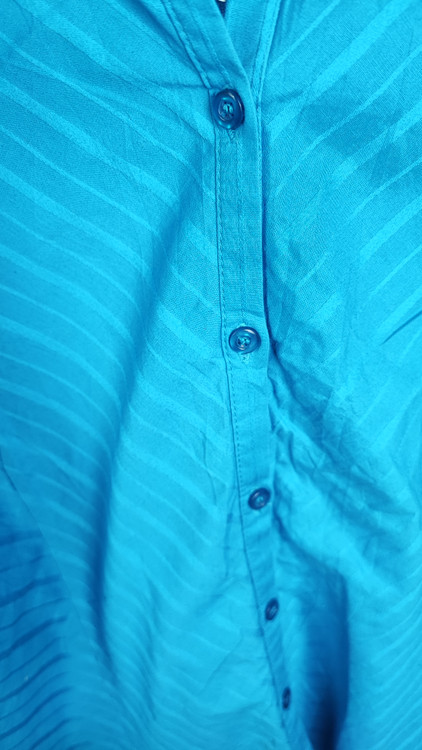 شومیز زنانه سایزبزرگ برند Ella J Black Label استوک وارداتی رنگ آبی روشن راه راه ظریف مناسب استایل کژوال