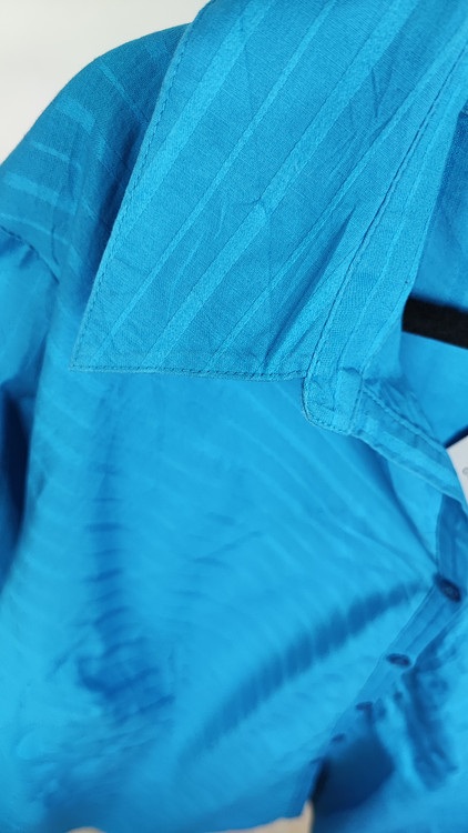 شومیز زنانه سایزبزرگ برند Ella J Black Label استوک وارداتی رنگ آبی روشن راه راه ظریف مناسب استایل کژوال