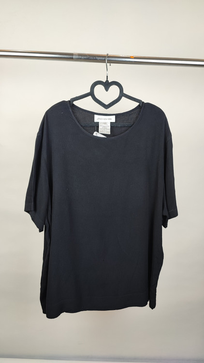 تیشرت مشکی سایزبزرگ زنانه برند جونز نیویورک استوک وارداتی کد ۲۰۷۲ مناسب استایل روزمره