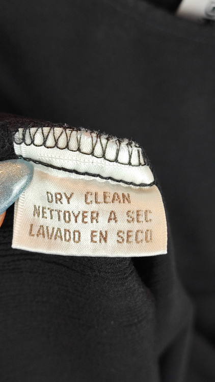 تیشرت مشکی سایزبزرگ زنانه برند جونز نیویورک استوک وارداتی کد ۲۰۷۲ مناسب استایل روزمره