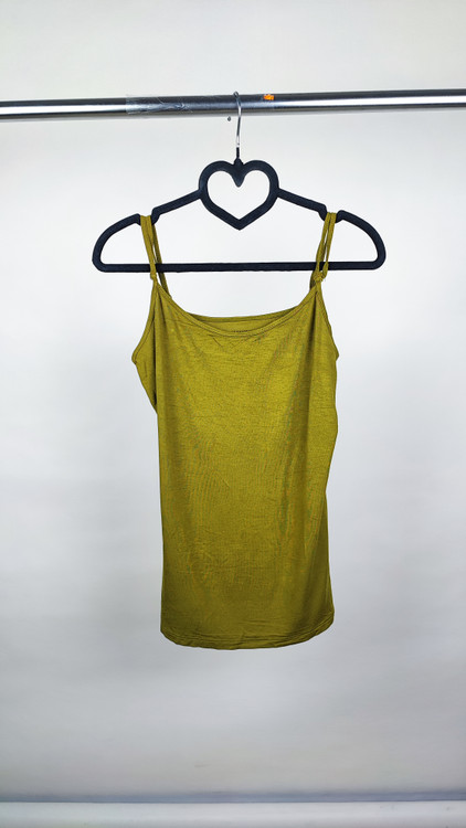 تاپ زنانه استوک خارجی برند لو چاتو رنگ سبز ماشی (خردلی) مناسب سایز ۳۸ و ۴۰ گرید B