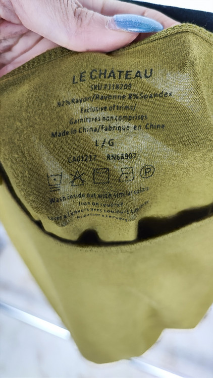 تاپ زنانه استوک خارجی برند لو چاتو رنگ سبز ماشی (خردلی) مناسب سایز ۳۸ و ۴۰ گرید B