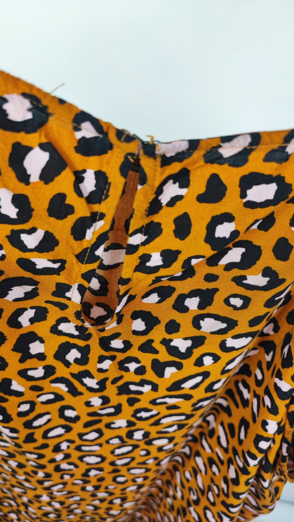 تاپ بندی زنانه سایز بزرگ طرح پلنگی قهوهای خردلی برند خارجی استوک مدل ۲۱۶۹