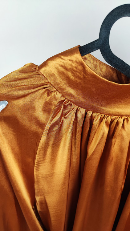 شومیز زنانه ساتن خردلی برند Ashro استوک اروپایی سایز بزرگ مناسب استایل مجلسی