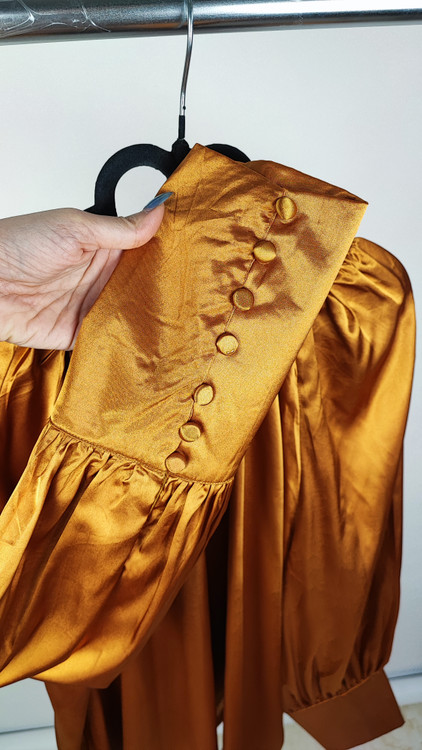 شومیز زنانه ساتن خردلی برند Ashro استوک اروپایی سایز بزرگ مناسب استایل مجلسی