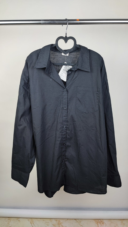 شومیز مشکی دکمهدار زنانه سایزبزرگ برند کتان آن استوک اروپایی کد ۱۸۹۷ مناسب استایل کژوال