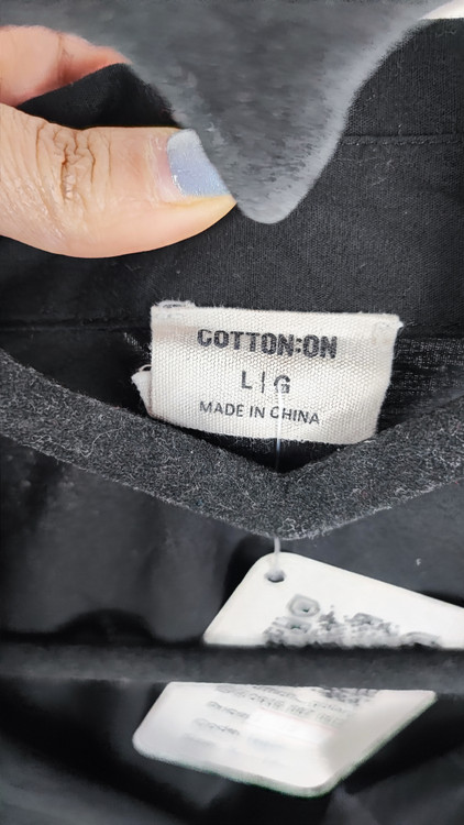 شومیز مشکی دکمهدار زنانه سایزبزرگ برند کتان آن استوک اروپایی کد ۱۸۹۷ مناسب استایل کژوال