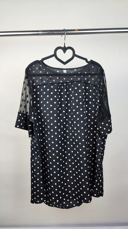 شومیز زنانه سایز بزرگ مشکی خالخالی با آستین و یقه تور حریر برند خارجی