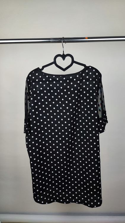 شومیز زنانه سایز بزرگ مشکی خالخالی با آستین و یقه تور حریر برند خارجی