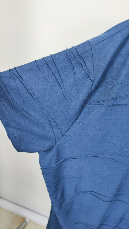 شومیز زنانه سایز بزرگ برند Penmans Plus رنگ سرمهای تیره با بافت طرحدار ریز مناسب سایز ۵۶ تا ۵۸