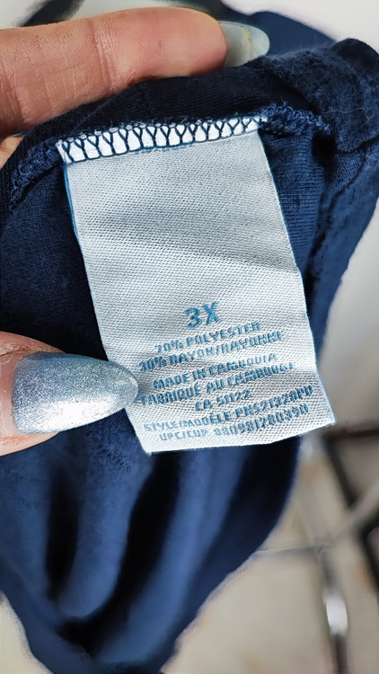 شومیز زنانه سایز بزرگ برند Penmans Plus رنگ سرمهای تیره با بافت طرحدار ریز مناسب سایز ۵۶ تا ۵۸