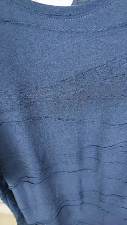 شومیز زنانه سایز بزرگ برند Penmans Plus رنگ سرمهای تیره با بافت طرحدار ریز مناسب سایز ۵۶ تا ۵۸