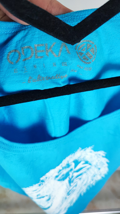 تاپ زنانه آبی کاربنی برند اودکا طرح شیر سفید مناسب استایل اسپرت و روزمره