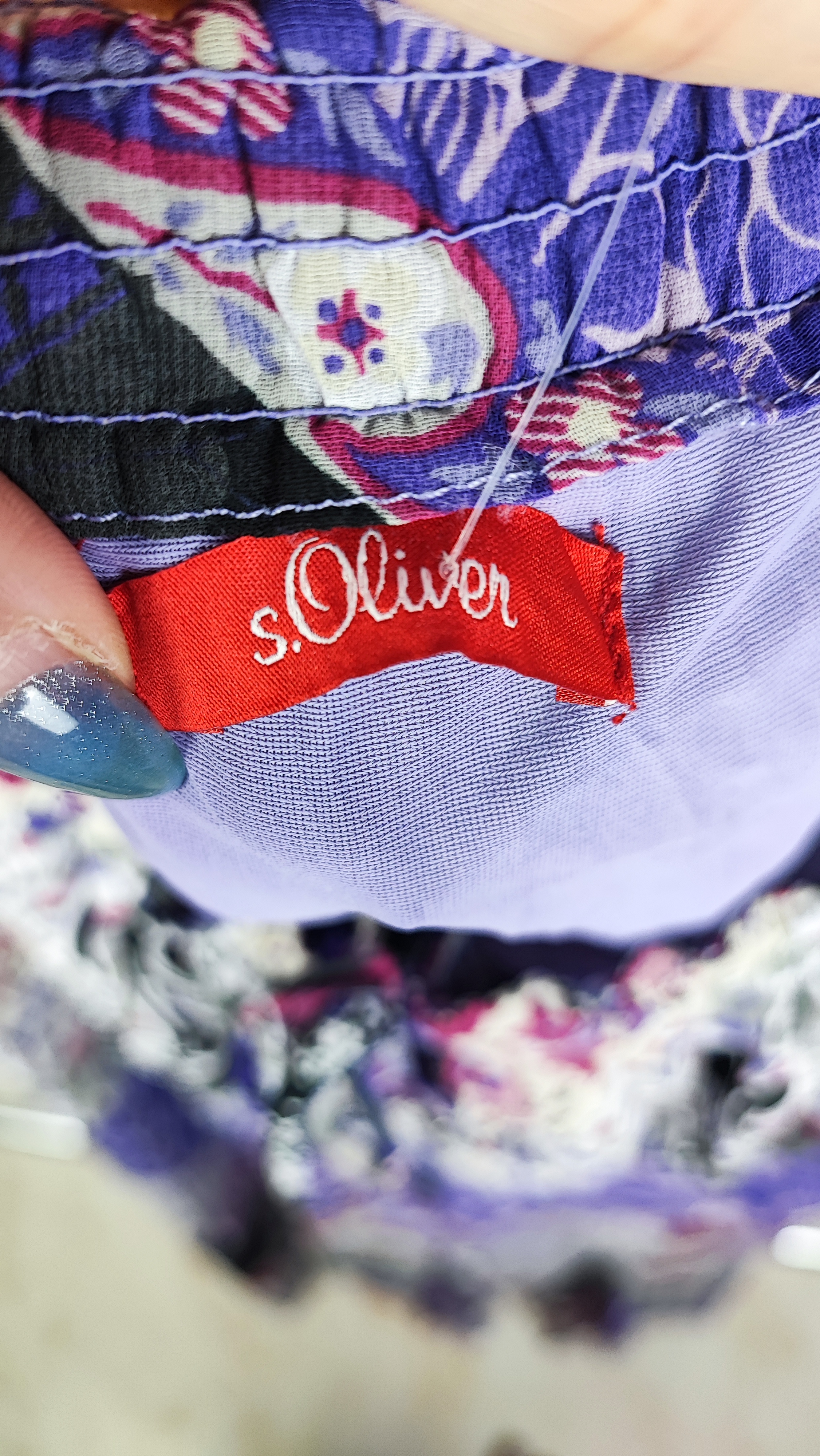 پیراهن زنانه ماکسی برند اس اولیور (s.Oliver) استوک وارداتی با طرح گلدار بنفش و آستین پفی پفکی