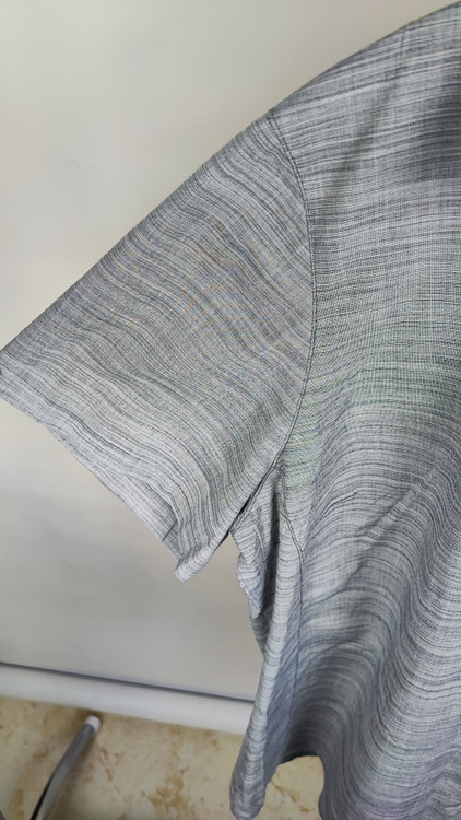 شومیز سایزبزرگ زنانه آستین کوتاه استوک اروپا کد ۲۲۱۲ رنگ طوسی با بافت پارچه Melange نمای کامل