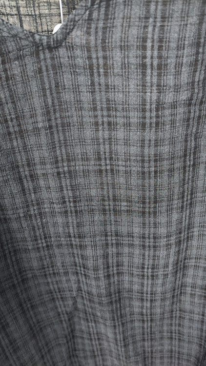 شومیز زنانه سایزبزرگ استوک برند AVA & VIV رنگ زغالی چهارخونه، یقه هفت، آستین بلند با جزئیات بند در پایین لباس