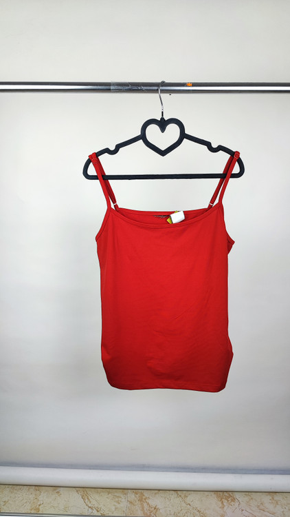 تاپ قرمز زنانه وارداتی استوک بند سوزنی با تنخور عالی و پارچه لطیف گرید A فروشگاه زرماه گالری