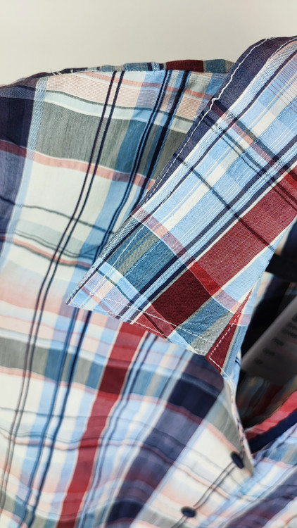 شومیز زنانه سایزبزرگ استوک وارداتی طرح چهارخونه ریز رنگی (قرمز و آبی) آستین کوتاه مناسب استایل روزمره زنانه