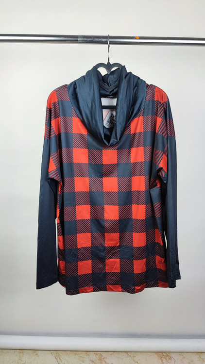 تونیك زنانه استوک برند ساکورافینا طرح چهارخونه قرمز مشکی یقه شل با آستین مشکی و شلوار مشکی تنخور مدل