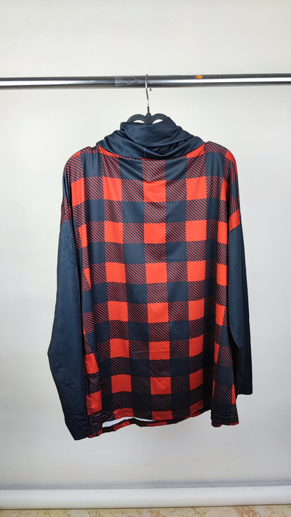 تونیك زنانه استوک برند ساکورافینا طرح چهارخونه قرمز مشکی یقه شل با آستین مشکی و شلوار مشکی تنخور مدل