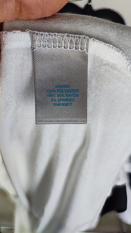 تاپ زنانه سایزبزرگ برند BELLE & SKY استوک اروپایی راه راه پهن مشکی و سفید با پنل توری در پهلو مناسب استایل راحتی