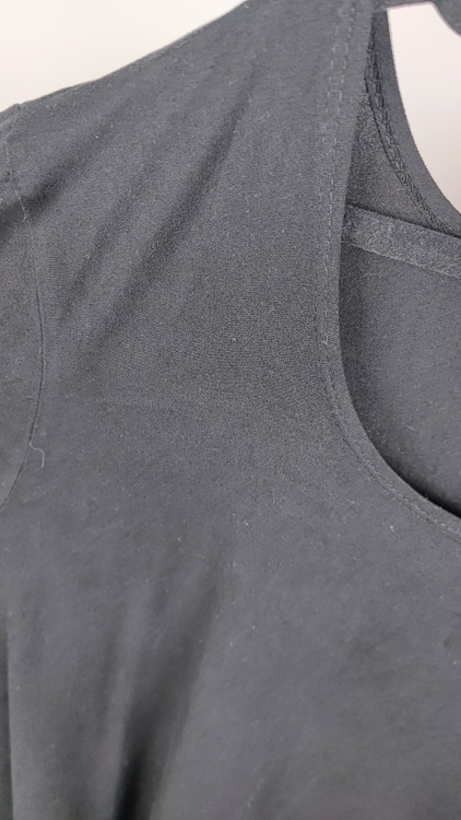 شومیز زنانه سایزبزرگ رنگ مشکی برند Vibe اصل ساخت مکزیک جنس دورس نازک خنک استوک گرید b مناسب استایل روزمره خانگی و راحتی