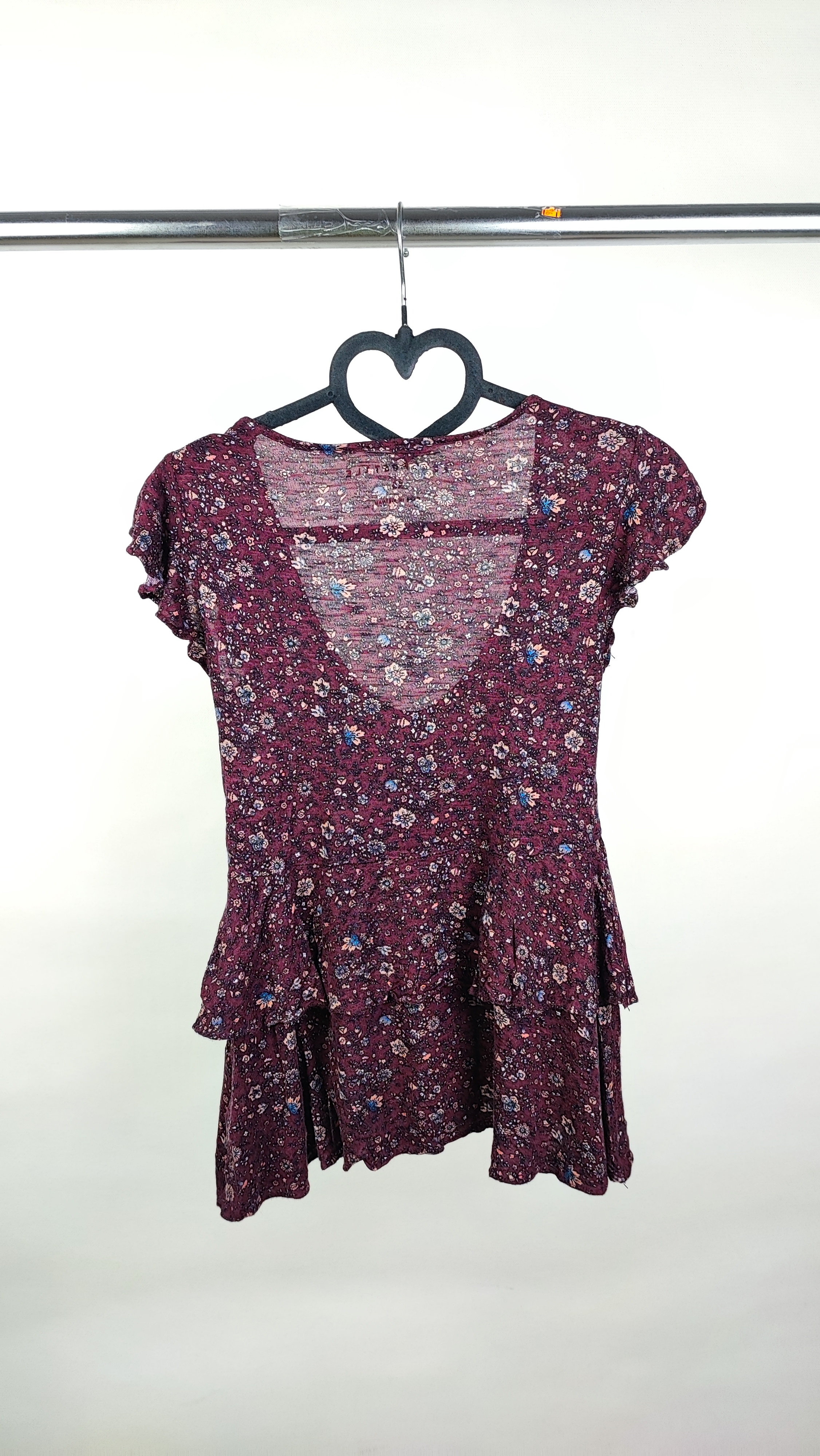 تیشرت زنانه گلدار زرشکی آستین پفی برند Aeropostale مدل یقه هفت گرید B فروشگاه زرماه گالری