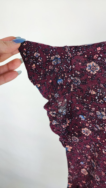 تیشرت زنانه گلدار زرشکی آستین پفی برند Aeropostale مدل یقه هفت گرید B فروشگاه زرماه گالری